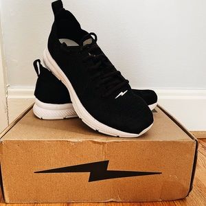 🌎✨♻️ECO-CONSCIOUS HYLO WOMEN’S CORN RUNNERS♻️✨🌎